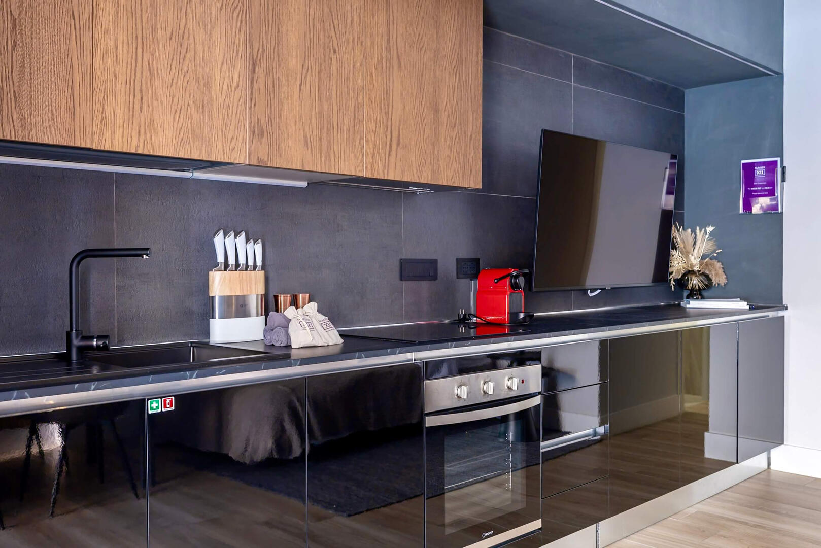 Custom Made CREO Kitchen, fullt equipped.